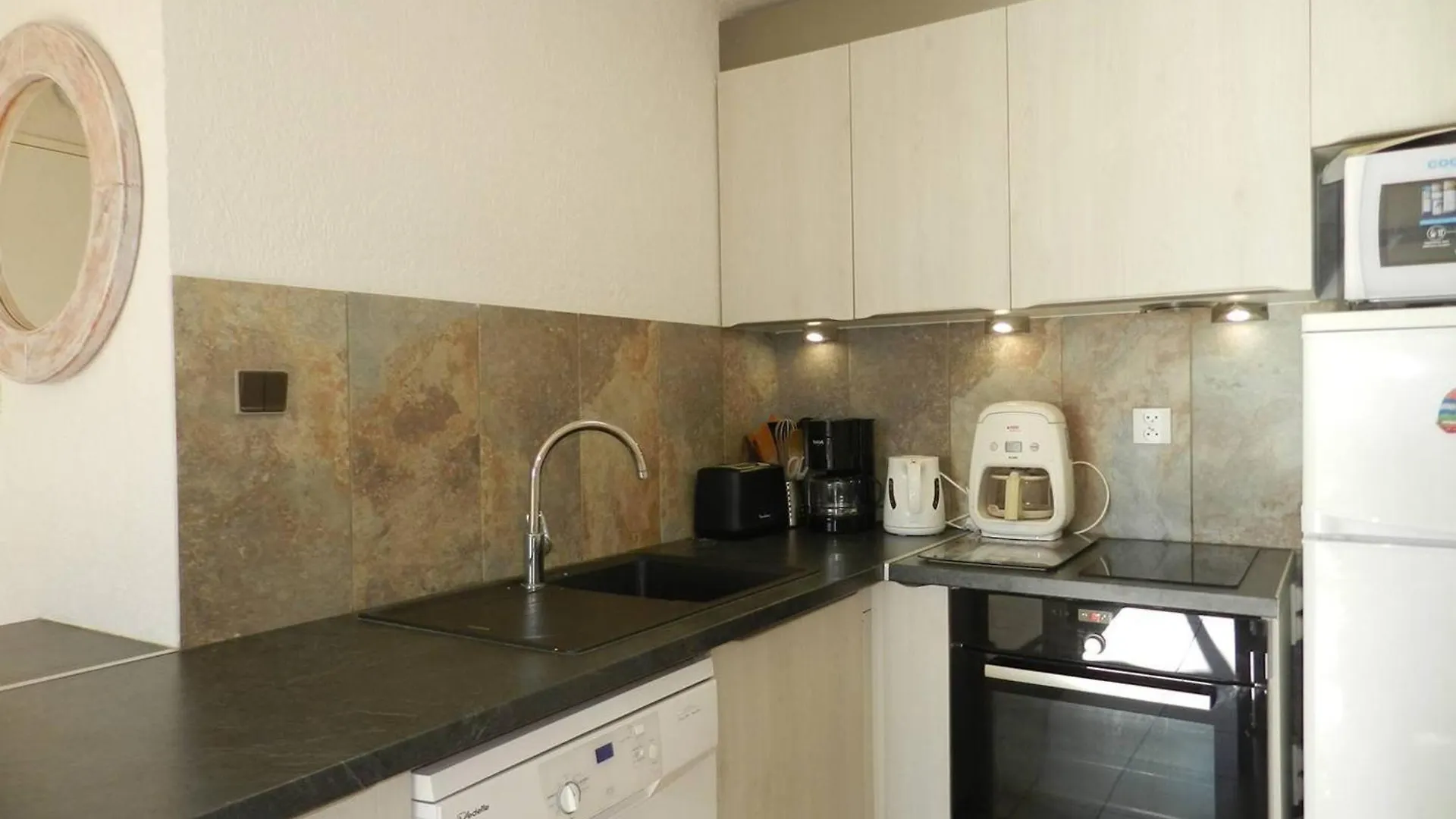 Location T2 Climatise, Proche Plage, Parking Privatif A Bormes-Les-Mimosas - Fr-1-251-747 Apartment