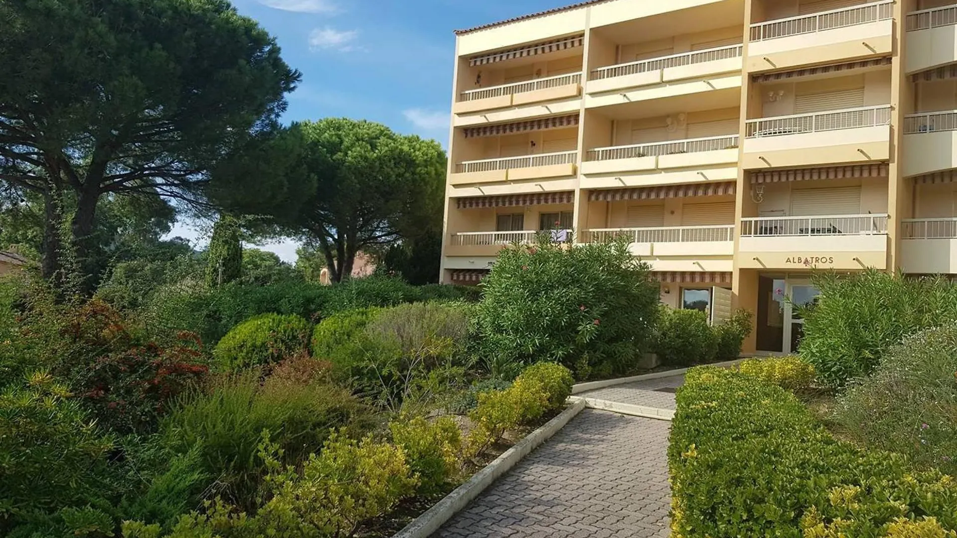 Location T2 Climatise, Proche Plage, Parking Privatif A Bormes-Les-Mimosas - Fr-1-251-747 France
