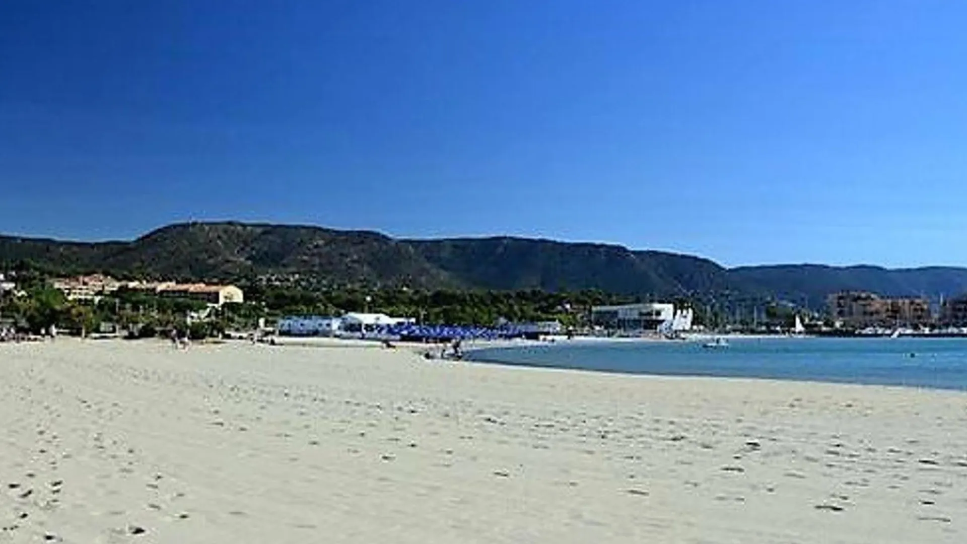 Location T2 Climatise, Proche Plage, Parking Privatif A Bormes-Les-Mimosas - Fr-1-251-747 France