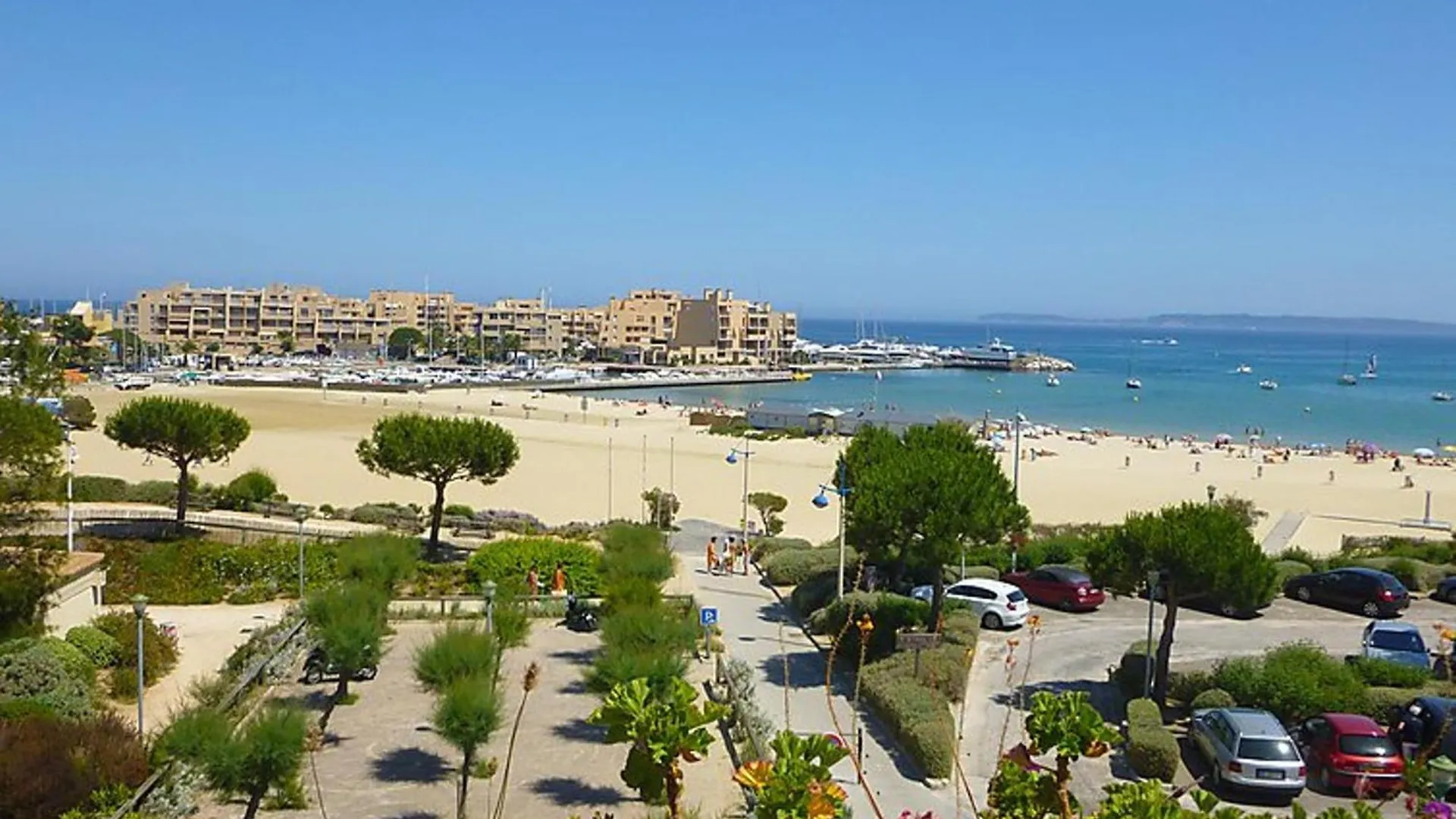 Location T2 Climatise, Proche Plage, Parking Privatif A Bormes-Les-Mimosas - Fr-1-251-747 0*,  France