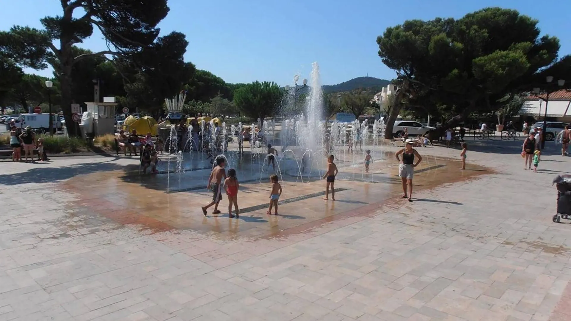 Apartment Location T2 Climatise, Proche Plage, Parking Privatif A Bormes-Les-Mimosas - Fr-1-251-747 France